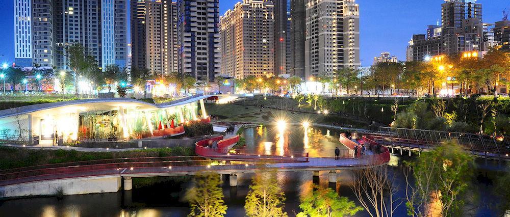 The Lin Hotel Taichung Eksteriør bilde View of the park at night
