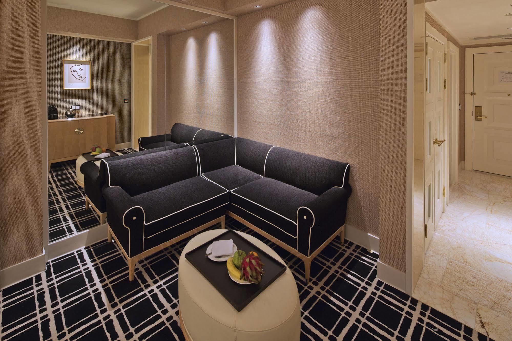 The Lin Hotel Taichung Eksteriør bilde A suite at the Ritz-Carlton, Hong Kong