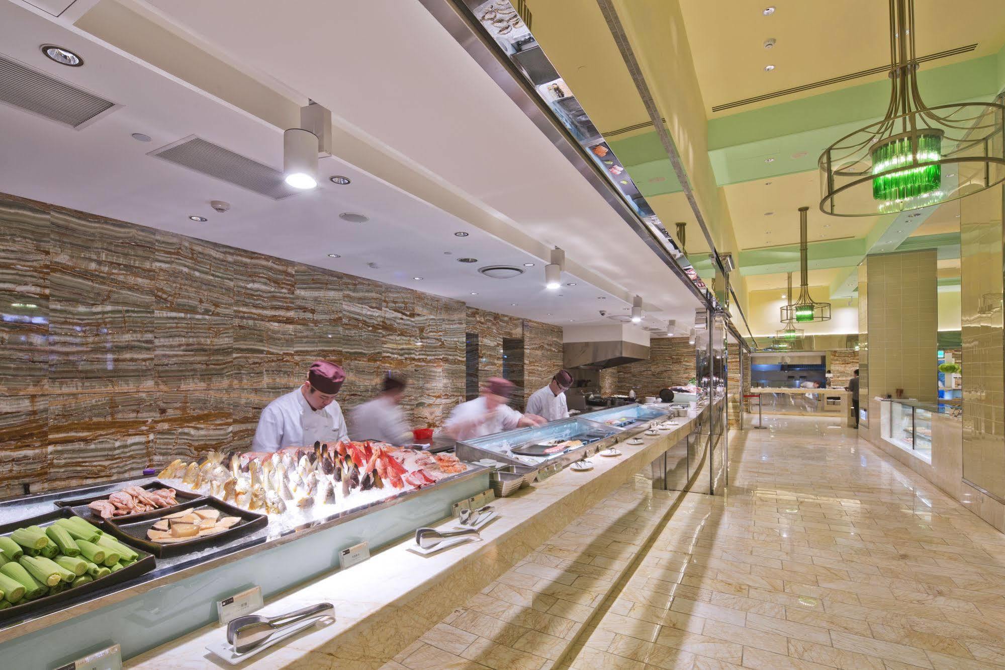 The Lin Hotel Taichung Eksteriør bilde The buffet at the Grand Hyatt Hotel, Amman, Jordan